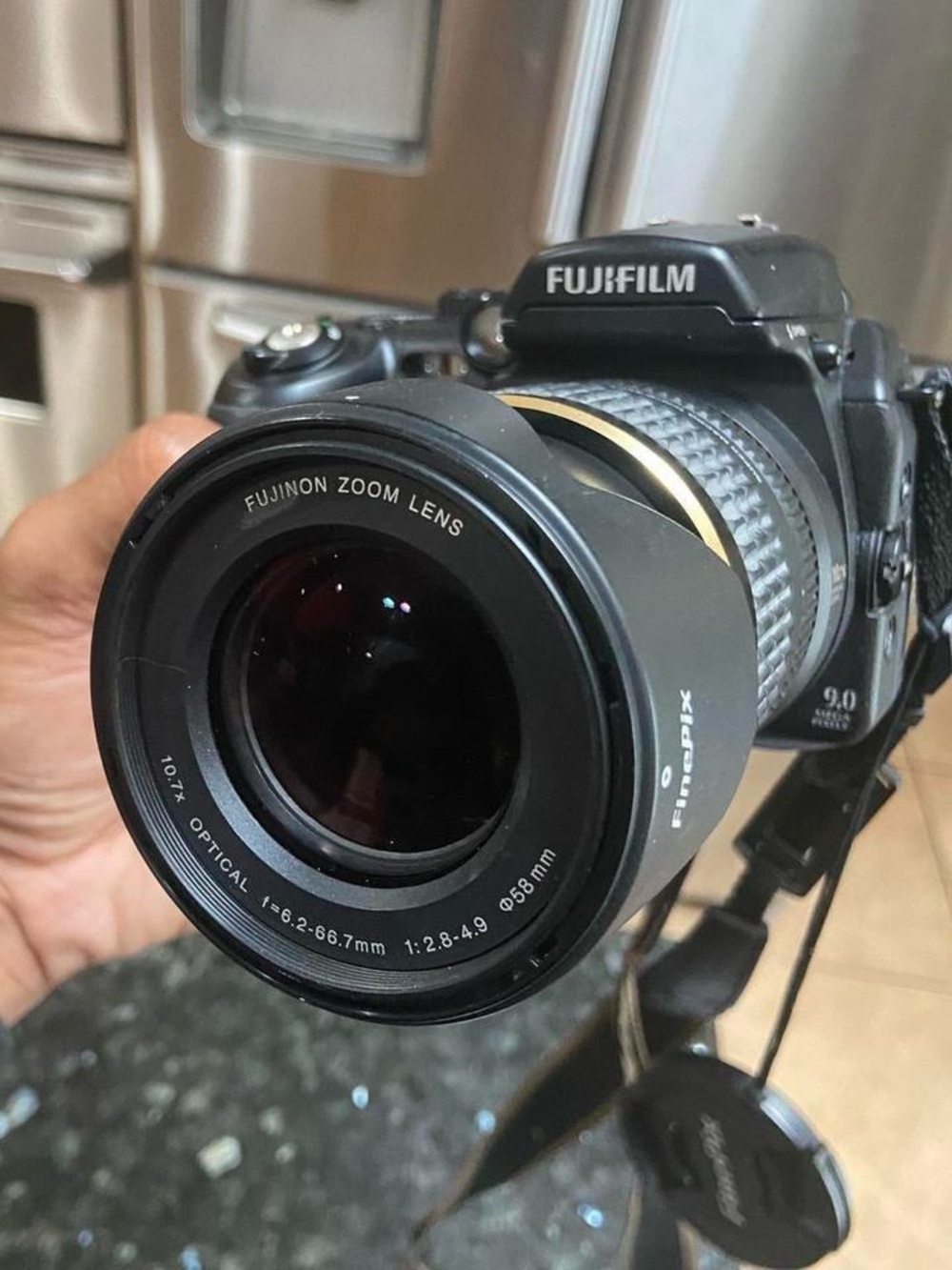 Fujifim Finepix S9100 Digital Point&Shoot camera w/strap working